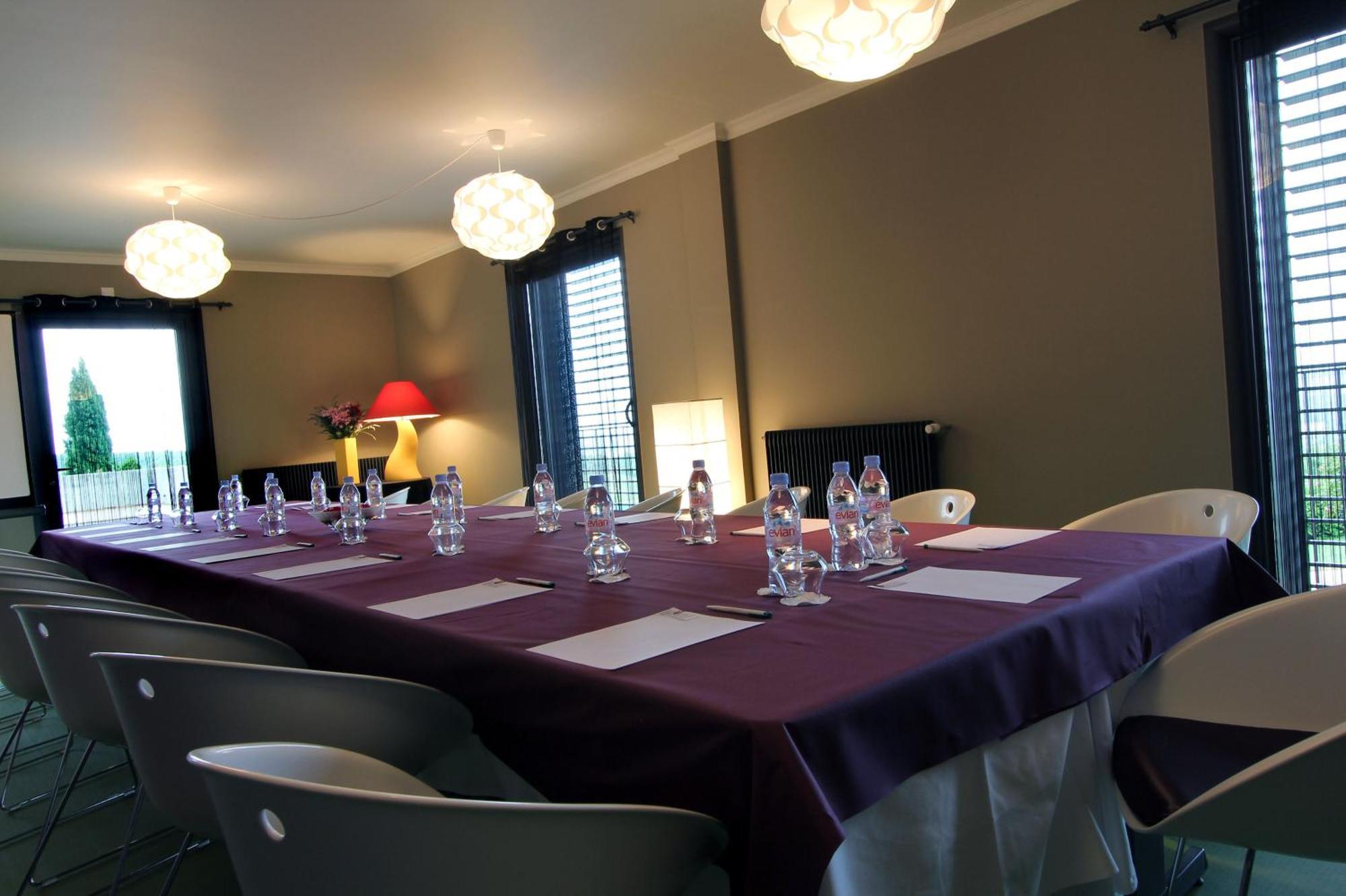 Hôtel Restaurant La Montagne De Brancion Martailly-lès-Brancion Affari foto
